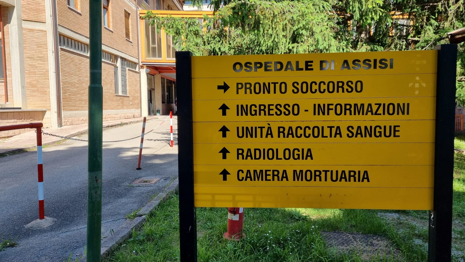 img title Ospedale Assisi Cartellone indicazioni interne