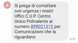 Screenshot di un messaggio ingannevole che richiede di chiamare con urgenza il numero 899021315 indicato come "Uffici C.U.P. Centro Unico Polivalente".